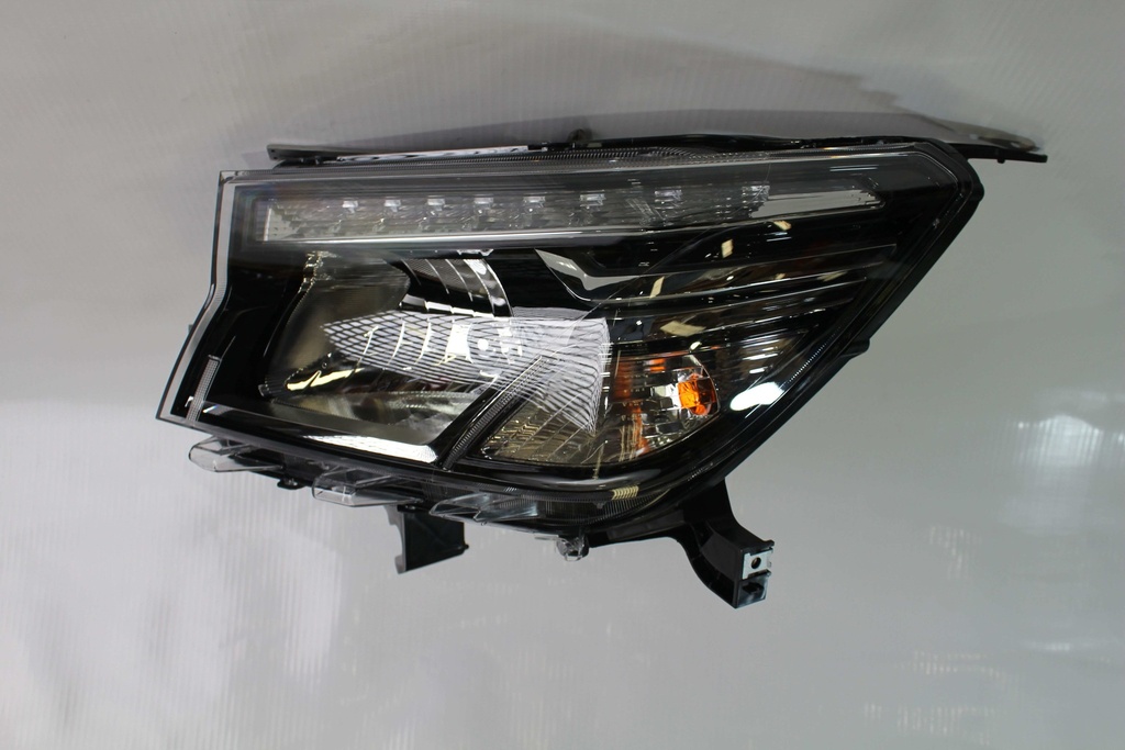 Farol delantero izquierdo sin led